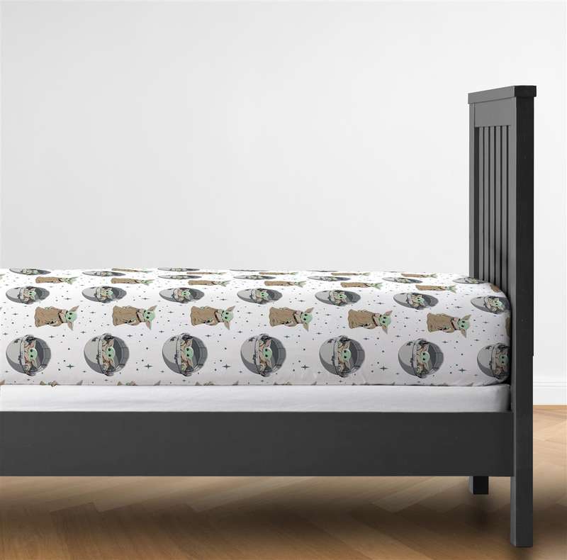 Mandalorian - The Curious Child 5 Piece Reversible Bed Set