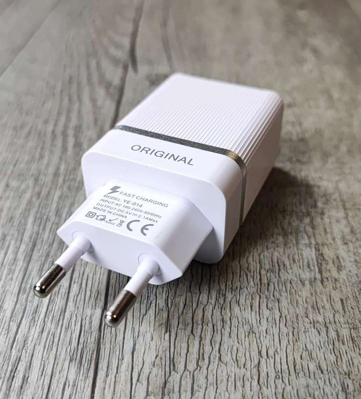 Dual USB 5v 2.1Amp Phone Fast Charging Wall Charger - White | Charge Two Devices Simultaneously