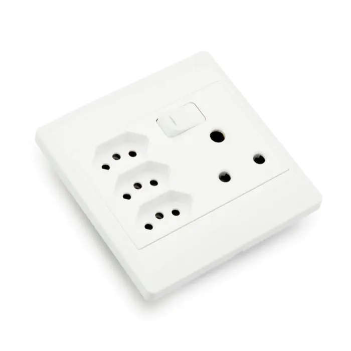 Switched Socket, 1 x 3Pin, 3 x Euro
