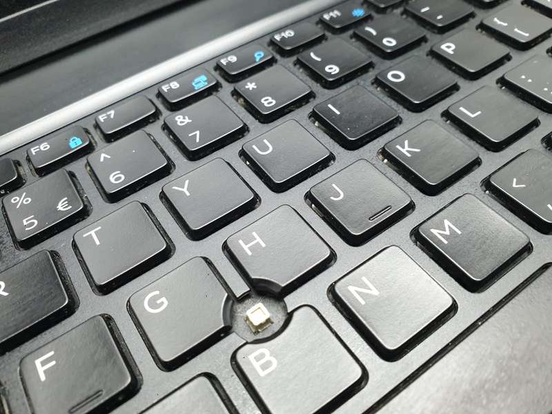 Dell Latitude 5590 8th Gen "Core i5" 1.60GHz 8GB RAM 256GB SSD Bad Battery And Damaged Casing Black