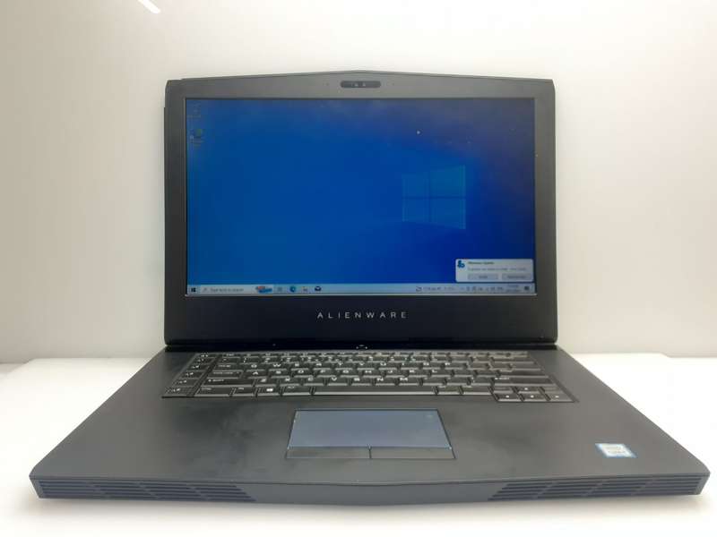 Dell AlienWare 15 R3 "Core i7" 2.8GHz 16GB RAM 1TB HDD And 128GB SSD Cracked Casing Black (12 Mon...