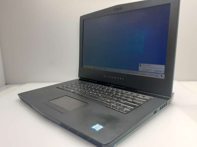 Dell AlienWare 15 R3 "Core i7" 2.8GHz 16GB RAM 1TB HDD And 128GB SSD Cracked Casing Black (12 Mon...