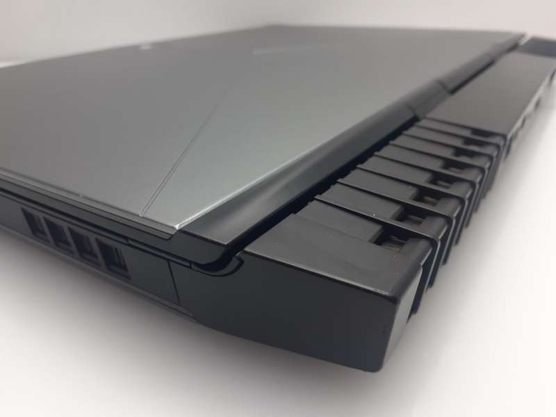 Dell AlienWare 15 R3 "Core i7" 2.8GHz 16GB RAM 1TB HDD And 128GB SSD Cracked Casing Black (12 Mon...