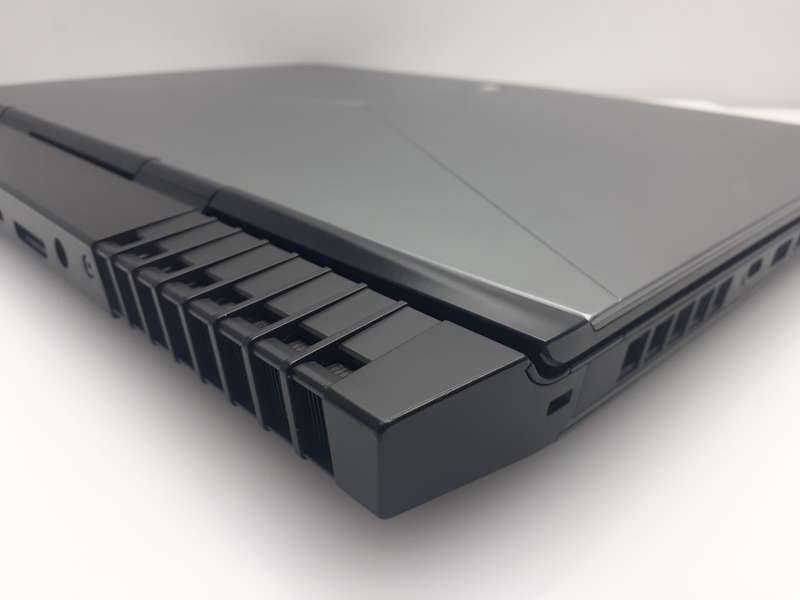 Dell AlienWare 15 R3 "Core i7" 2.8GHz 16GB RAM 1TB HDD And 128GB SSD Cracked Casing Black (12 Mon...
