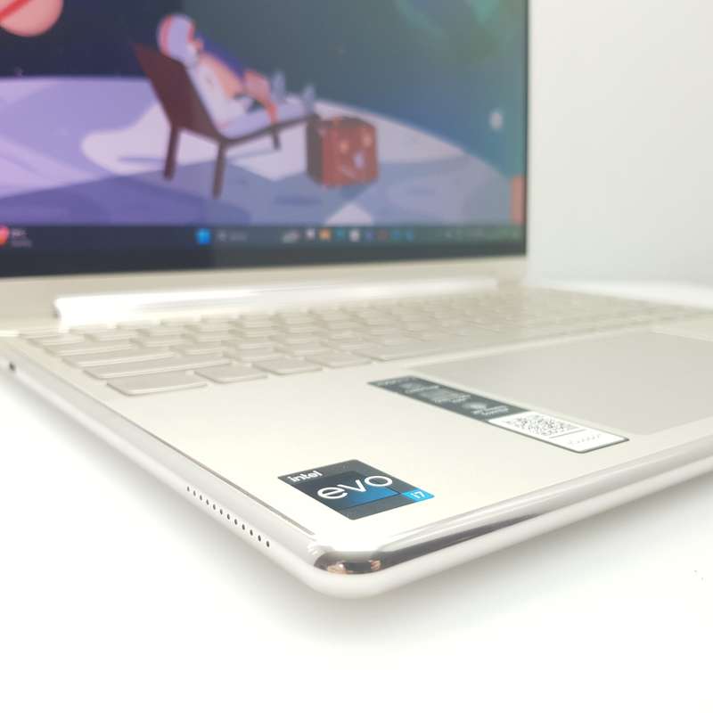 Lenovo Yoga 9 14IRP8 13th Gen i7 16GB RAM 512GB SSD 2.8K OLED Silver (12 Month Warranty) + Bag Bu...