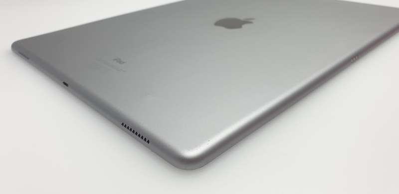 iPad Pro 12.9" 2nd Gen 256GB Wifi/Cellular Damaged Screen Silver