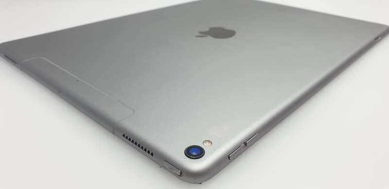 iPad Pro 12.9" 2nd Gen 256GB Wifi/Cellular Damaged Screen Silver