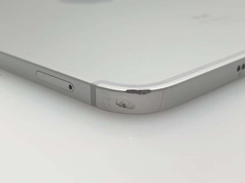 iPad Pro 11" 3rd Gen 1TB Wifi/Cellular Cracked Screen Silver (6 Month Warranty)
