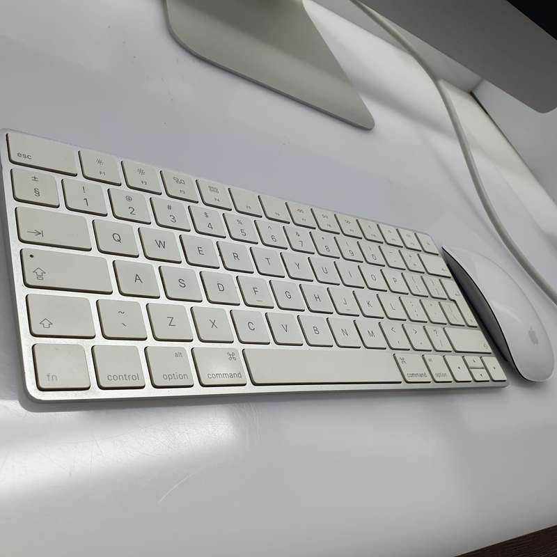 iMac 27-Inch "Core i5" 3.2GHz (5K, Late 2015) 8GB RAM 1TB Fusion Drive Silver (12 Month Warranty)...