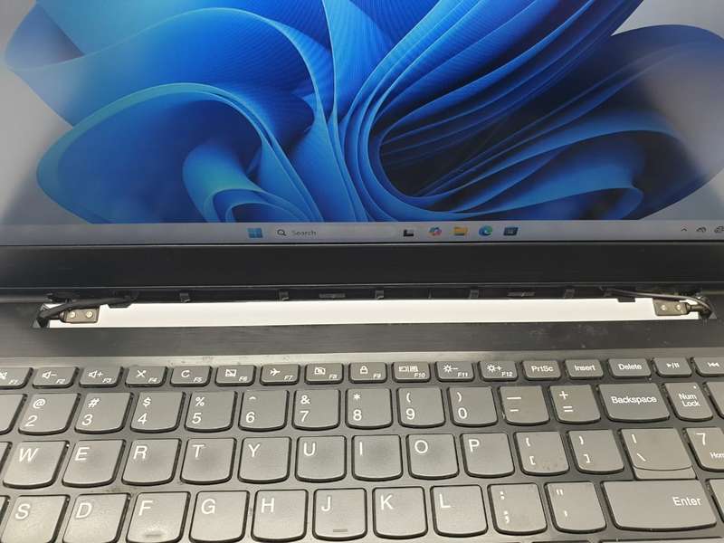 Lenovo IdeaPad S145-15IWL, 2.10GHz, "Core i3-8145U", 8GB RAM, 256GB SSD, Broken Casing, Black