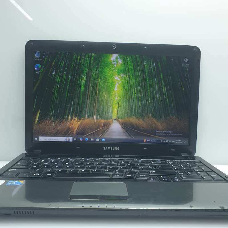 Samsung R540 "Core i3" 2.53GHz 3GB RAM 516GB HDD Gray