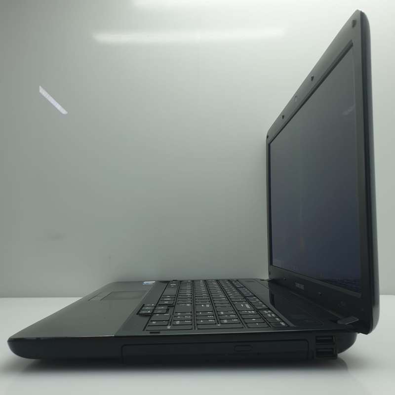Samsung R540 "Core i3" 2.53GHz 3GB RAM 516GB HDD Gray