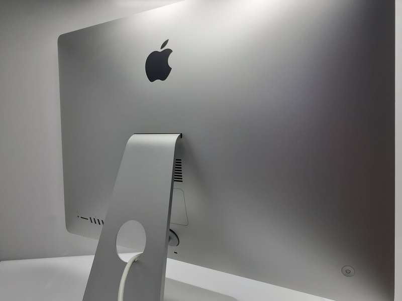 iMac 27-Inch "Core i5" 3.4 GHz (5K, Mid-2017) 8GB RAM 2TB HDD Cracked Screen Silver (6 Month Warr...