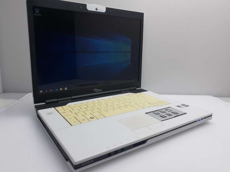Fujitsu Amilo Pi 3525 2.0GHz 3GB RAM 160GB HDD Faulty Battery White