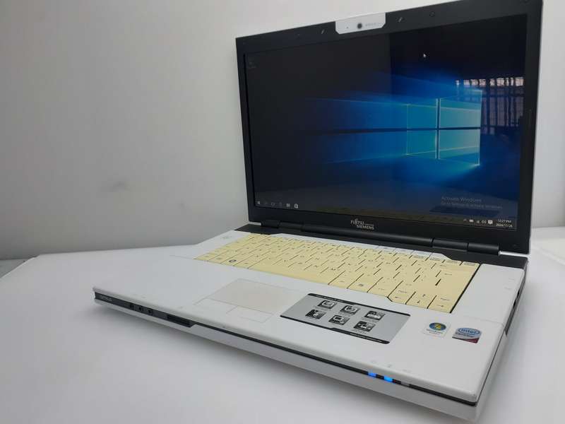 Fujitsu Amilo Pi 3525 2.0GHz 3GB RAM 160GB HDD Faulty Battery White