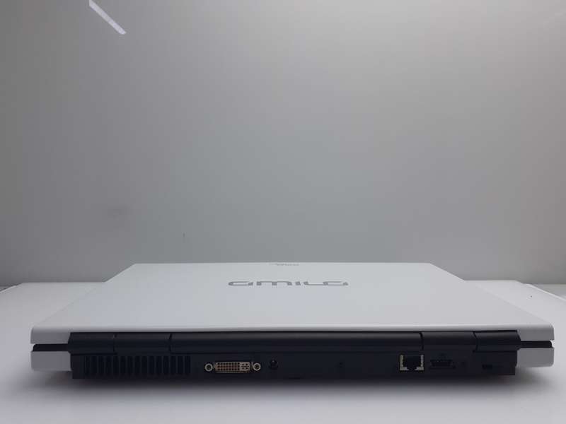 Fujitsu Amilo Pi 3525 2.0GHz 3GB RAM 160GB HDD Faulty Battery White