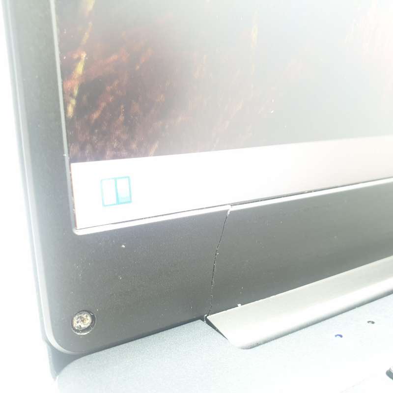 Toshiba Dynabook Satellite C50-E-102 15.6-Inch "Core i5" 1.6 GHz 8GB RAM 512 SSD | No TouchPad | ...