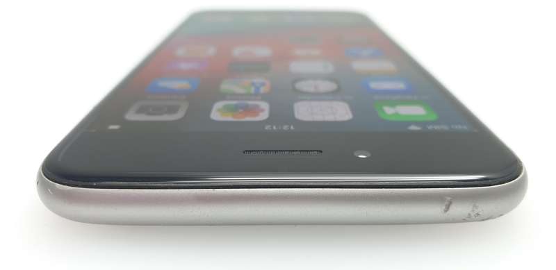 iPhone 6 16GB Minor Yellowing Silver + Screen Protector Bundle Value: R200