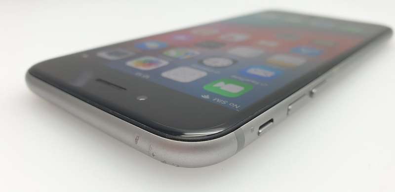 iPhone 6 16GB Minor Yellowing Silver + Screen Protector Bundle Value: R200