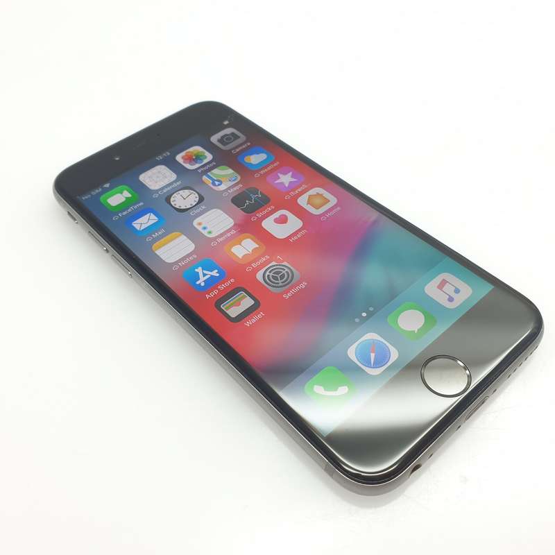 iPhone 6 16GB Minor Yellowing Silver + Screen Protector Bundle Value: R200