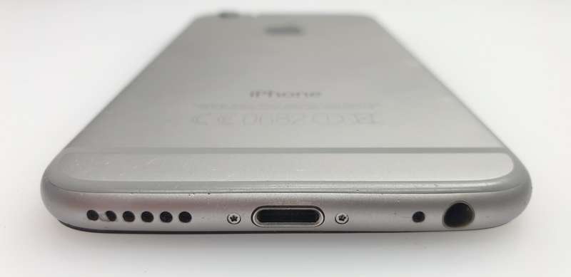 iPhone 6 16GB Minor Yellowing Silver + Screen Protector Bundle Value: R200