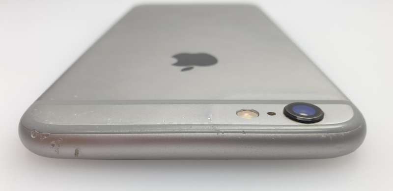 iPhone 6 16GB Minor Yellowing Silver + Screen Protector Bundle Value: R200