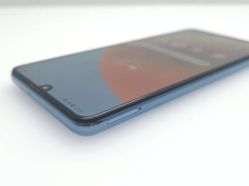 Samsung Galaxy A32 128GB Dual Sim Cracked Screen And Minor LCD Burn Awesome Blue