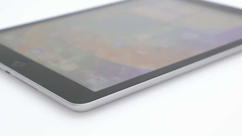 iPad 9.7" 5th Gen (Wi-Fi Only) 32GB Space Grey (3 Month Warranty) + Cover Bundle Value: R400
