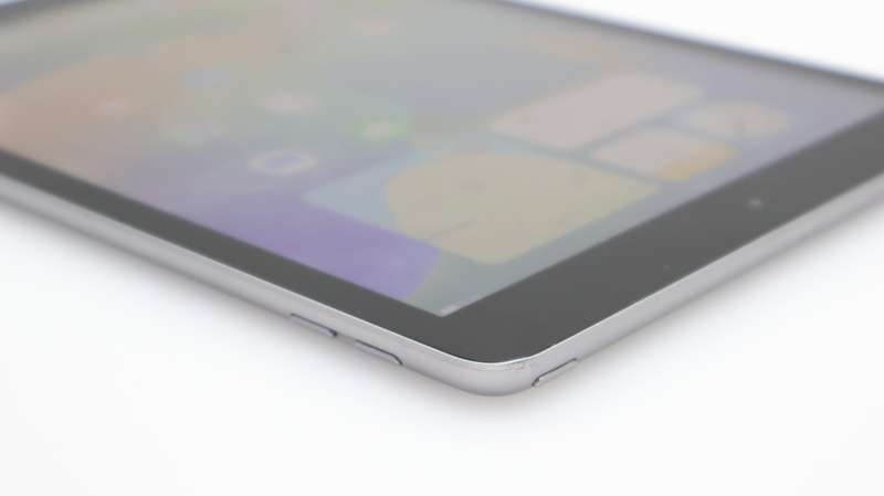 iPad 9.7" 5th Gen (Wi-Fi Only) 32GB Space Grey (3 Month Warranty) + Cover Bundle Value: R400