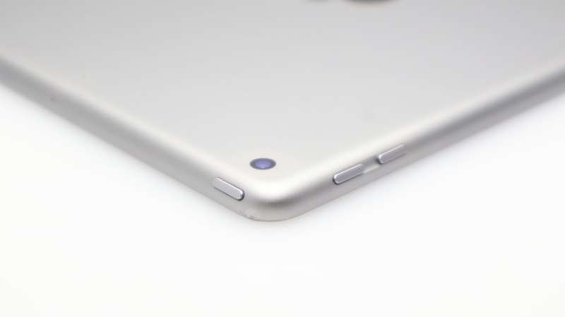 iPad 9.7" 5th Gen (Wi-Fi Only) 32GB Space Grey (3 Month Warranty) + Cover Bundle Value: R400
