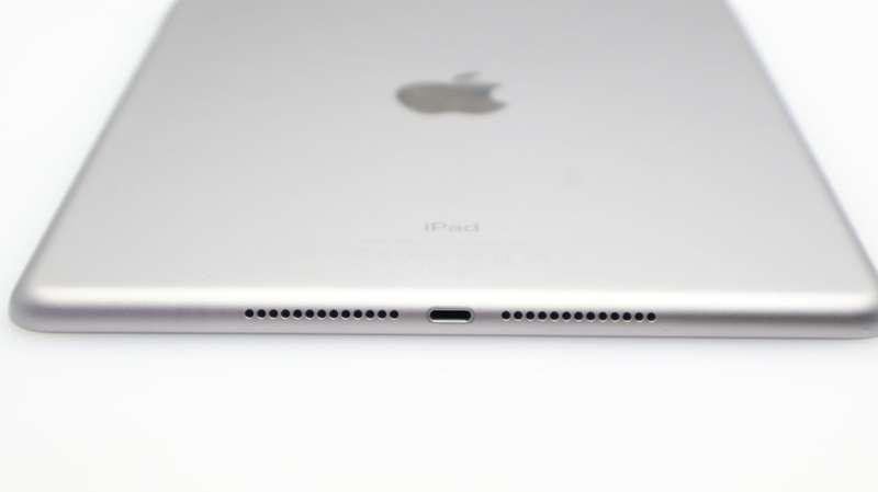iPad 9.7" 5th Gen (Wi-Fi Only) 32GB Space Grey (3 Month Warranty) + Cover Bundle Value: R400
