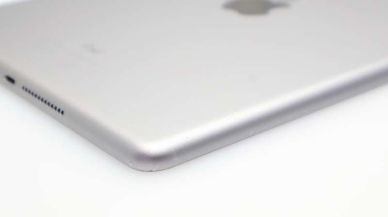 iPad 9.7" 5th Gen (Wi-Fi Only) 32GB Space Grey (3 Month Warranty) + Cover Bundle Value: R400