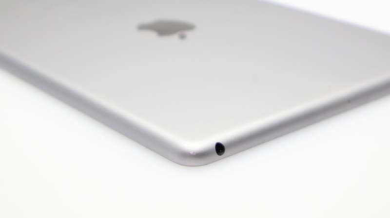 iPad 9.7" 5th Gen (Wi-Fi Only) 32GB Space Grey (3 Month Warranty) + Cover Bundle Value: R400