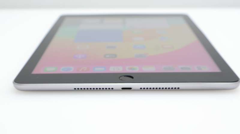 iPad 9.7" 6th Gen 32GB (Wi-Fii Only) Touch ID Not Working Space Gray