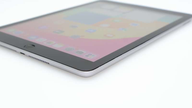 iPad 9.7" 6th Gen 32GB (Wi-Fii Only) Touch ID Not Working Space Gray