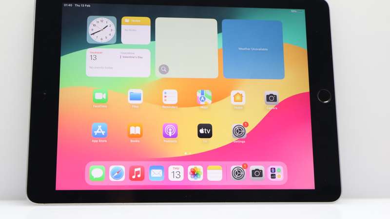 iPad 9.7" 6th Gen 32GB (Wi-Fii Only) Touch ID Not Working Space Gray