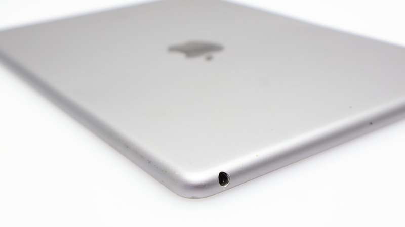 iPad 9.7" 6th Gen 32GB (Wi-Fii Only) Touch ID Not Working Space Gray