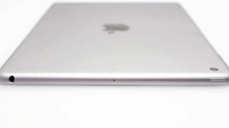 iPad 9.7" 6th Gen 32GB (Wi-Fii Only) Touch ID Not Working Space Gray