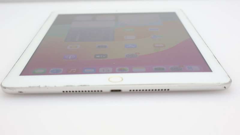 iPad 9.7" 6th Gen 128GB (Wi-Fi/ Cellular) Touch ID Not Working Silver
