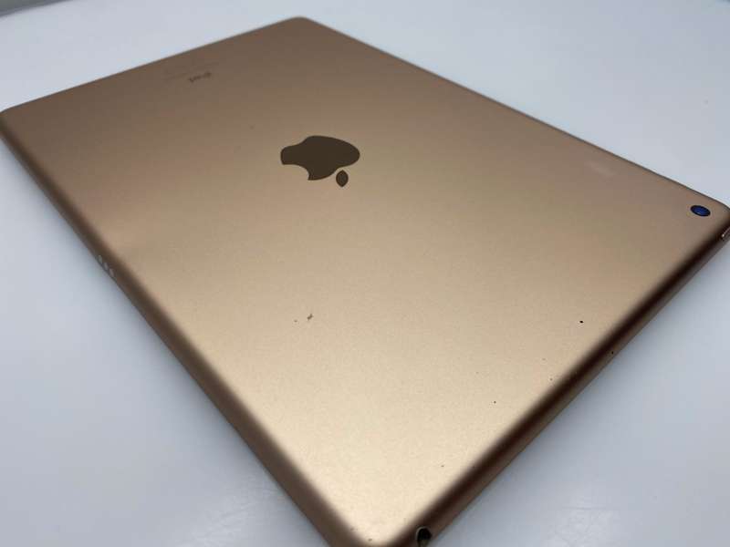 Ipad 10.2" 8th Gen 32GB Wifi Only | Cracked screen | Gold