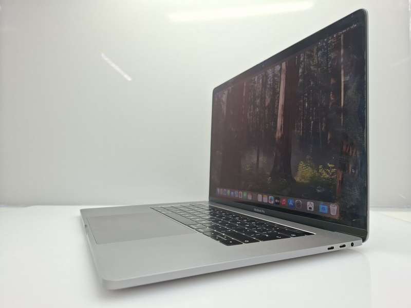 MacBook Pro 15-Inch "Core i7" 2.6GHz (Touch/Late2018) 16GB RAM 256GB SSD Bad Battery Space Grey (...