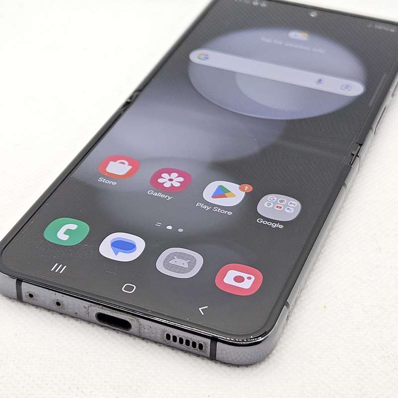 Samsung Galaxy Z Flip 5 256GB Graphite (6 Month Warranty)