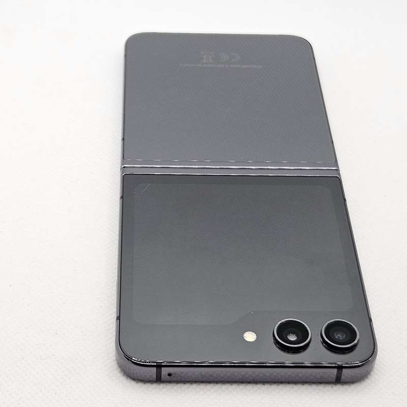 Samsung Galaxy Z Flip 5 256GB Graphite (6 Month Warranty)