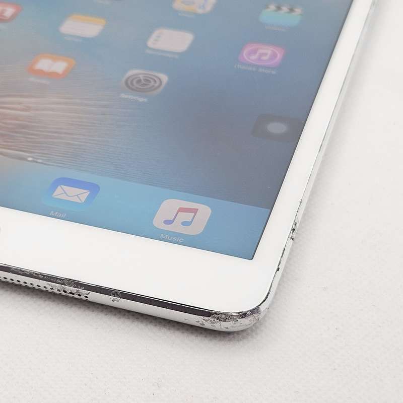 iPad Mini 1 32GB (Wifi/Cellular) Bright Spot And Home Button Not Working Silver