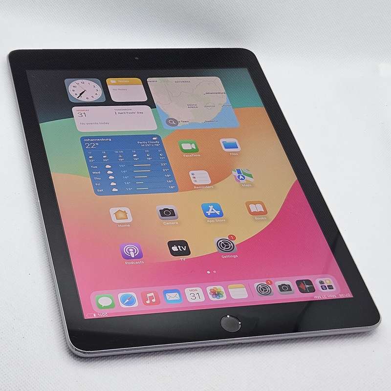 iPad 9.7 6th Gen 128GB (Wi-Fi/ Cellular) Space Gray