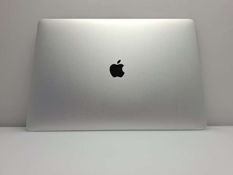 MacBook Pro 15-Inch "Core i7" 2.6GHz (Touch/Late 2016) 16GB RAM 256GB SSD Cracked LCD Silver (6 M...