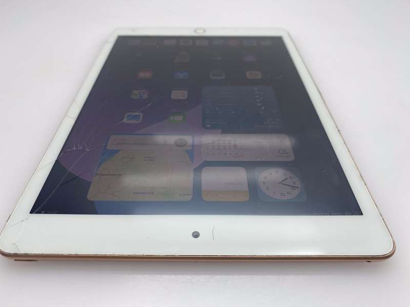 Ipad 10.2" 8th Gen 32GB Wifi Only | Cracked screen | Gold