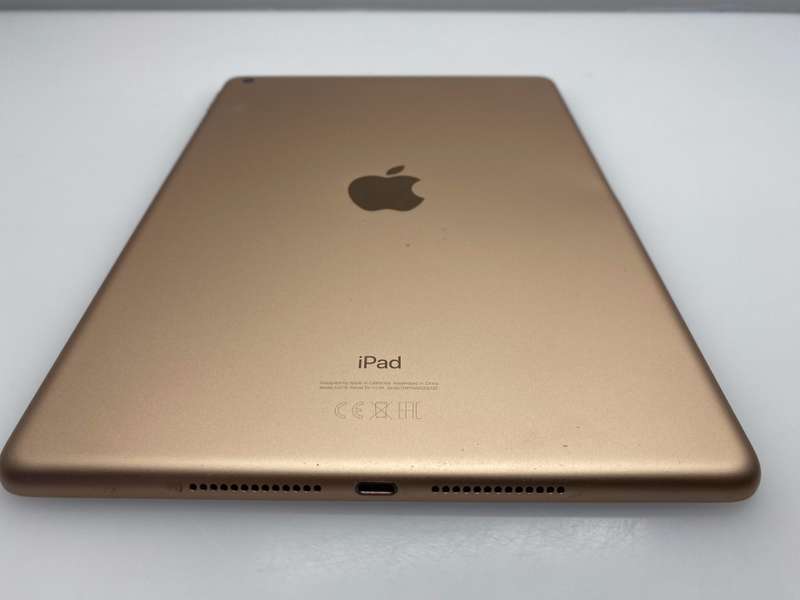 Ipad 10.2" 8th Gen 32GB Wifi Only | Cracked screen | Gold