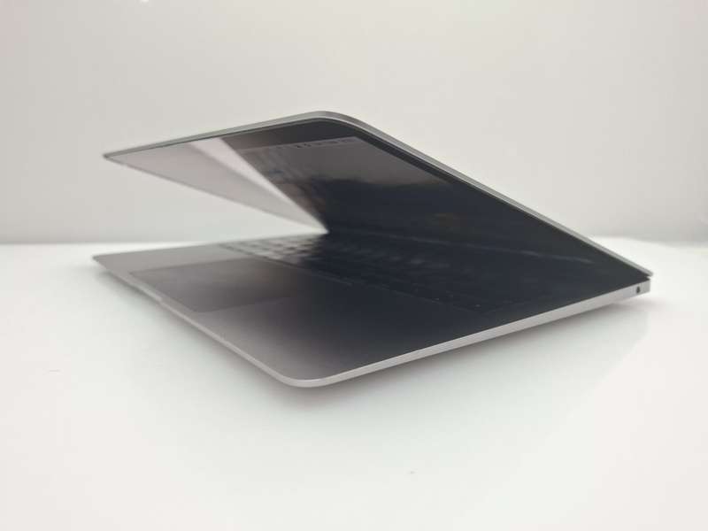 MacBook Air "Core i5" 13-Inch 1.6 GHz (2019) 8GB RAM 256GB SSD Space Gray Bright Spot + Cracked P...