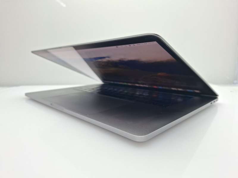 MacBook Pro 15-Inch "Core i7" 2.6GHz (TouchBar, 2019) 16GB RAM 256GB SSD Space Grey (12 Month War...